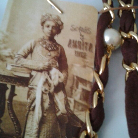 Amrita Singh Brown Eternity Scarf Gold Tone Hardware Faux Pearls NWT - Picture 3 of 4